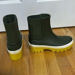 Tory Burch VGU Women’s Olive Green Rubber Rain boots size 6